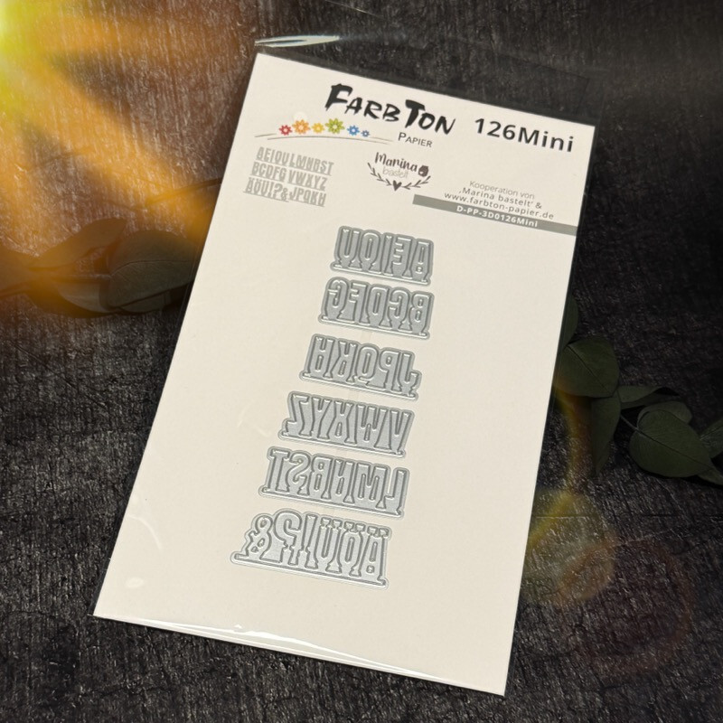 Stanze Mini-Alpha auf Papierleiste Großbuchstaben