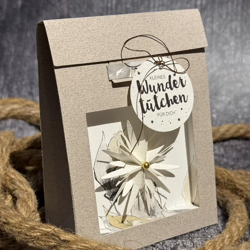 Stanze Kleine Tüte mit Rückwand Stanze Kleine Tüte mit Rückwand